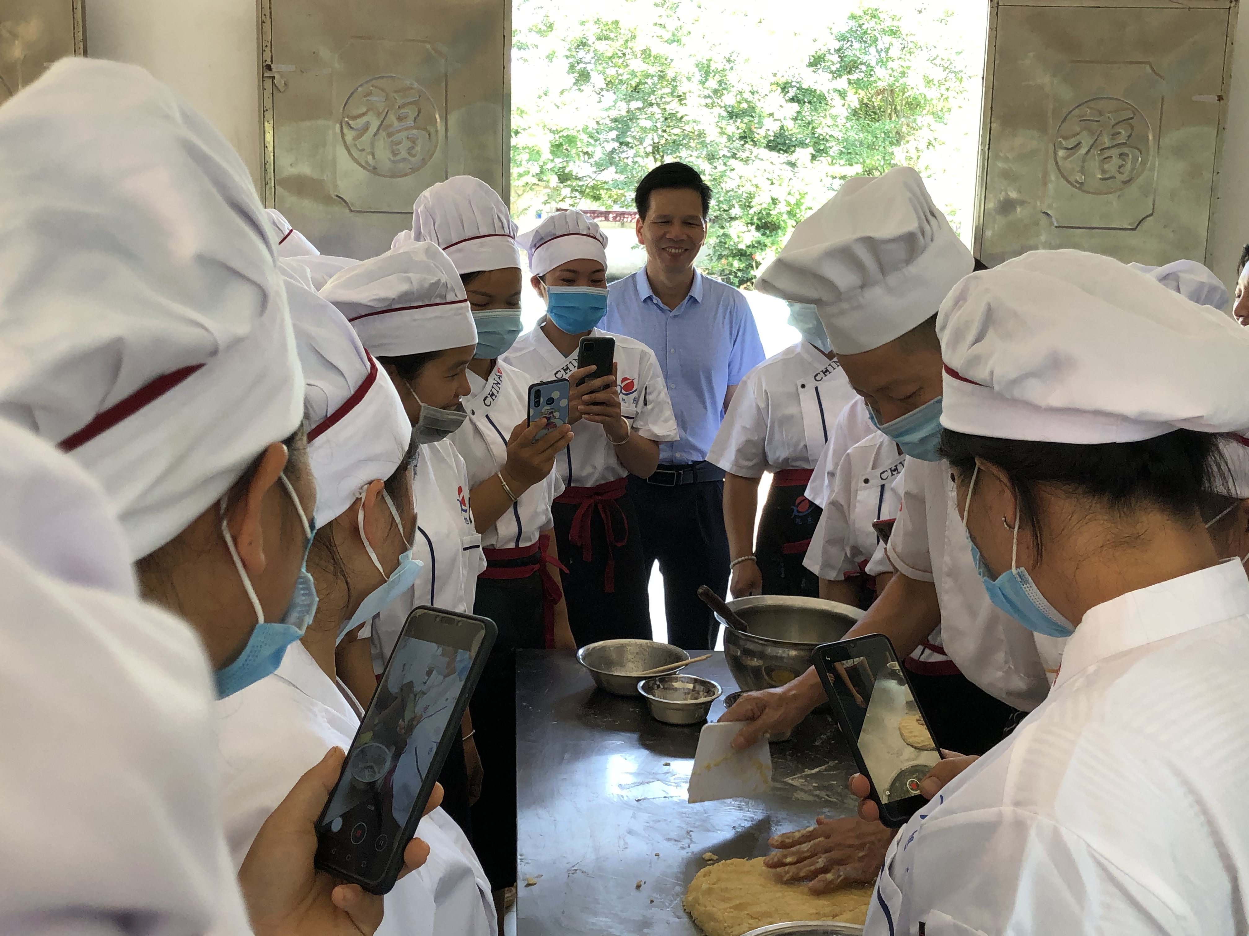 西鄉(xiāng)塘區(qū)總工會(huì)舉辦在崗農(nóng)民工（中式面點(diǎn)師）職業(yè)技能提升培訓(xùn)班